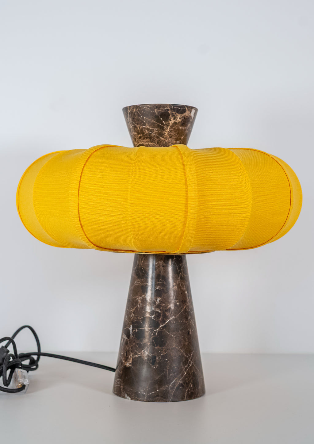 Andorra Tischleuchte 2.0 | Emperador Brown Marmor, Cadmium Yellow Baumwollschirm