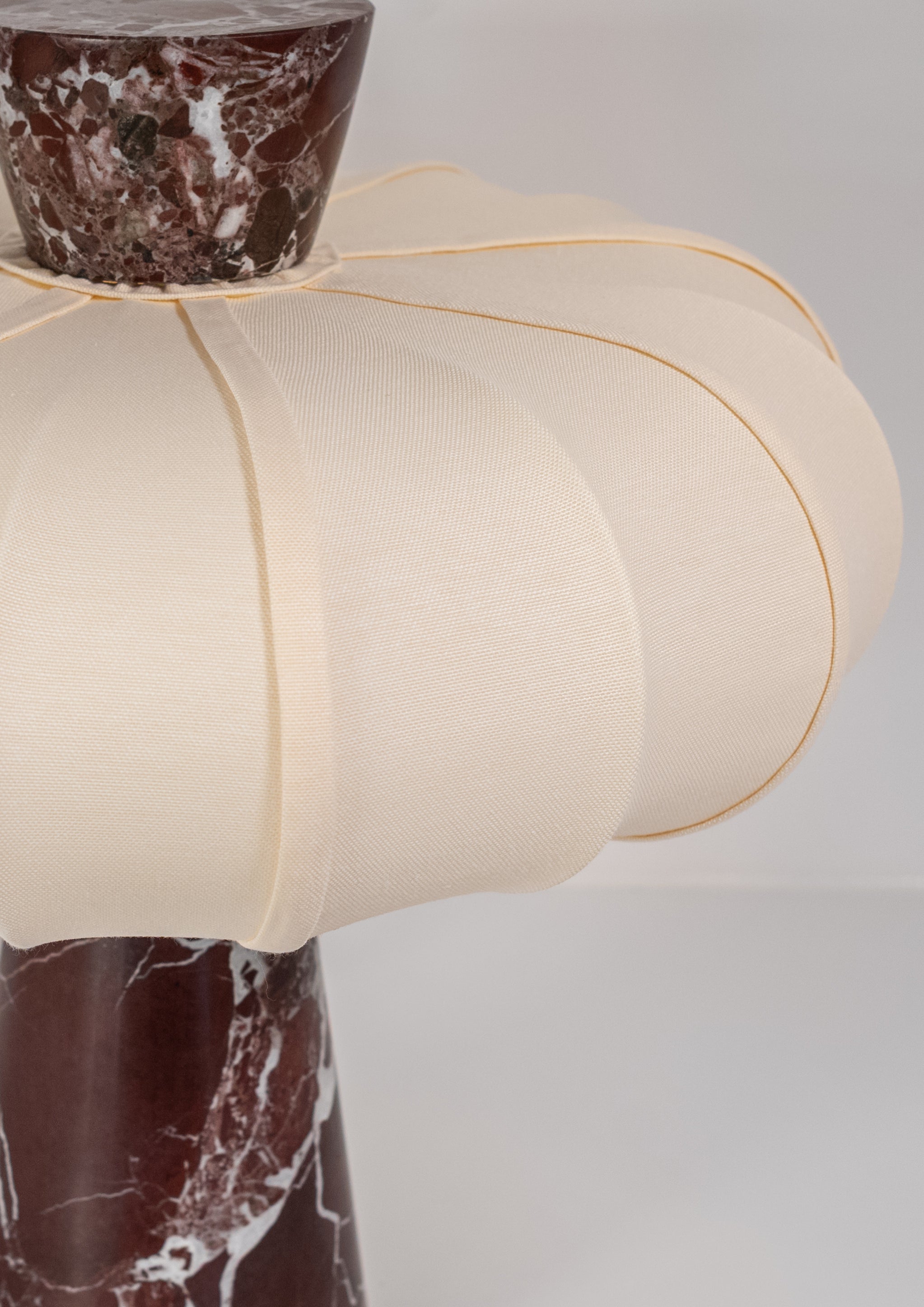 Andorra Tischleuchte 2.0 | Levanto Red Marmor, Light Ivory Baumwollschirm