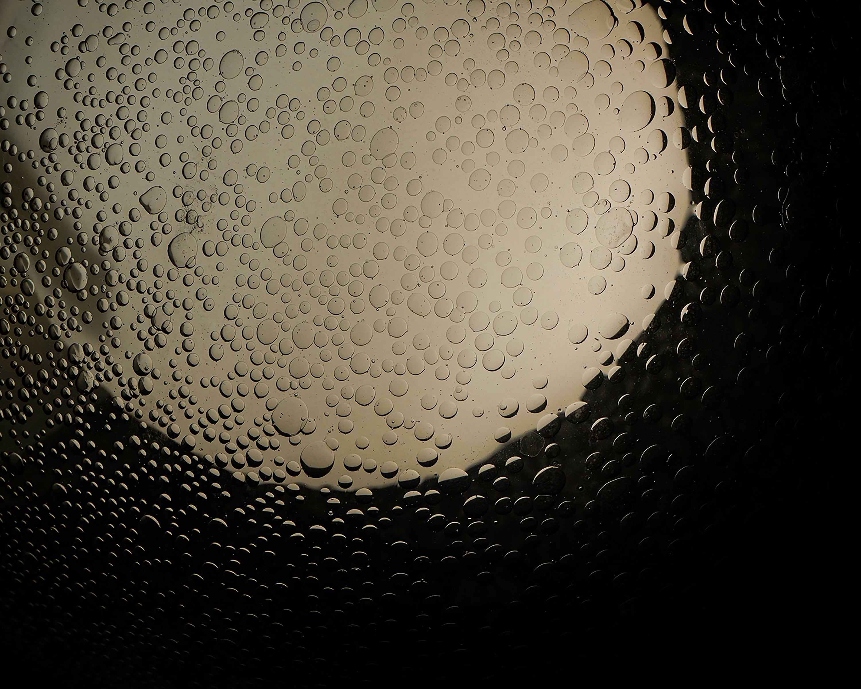 Custom mouth-blown glass as a part of a modern lamp
